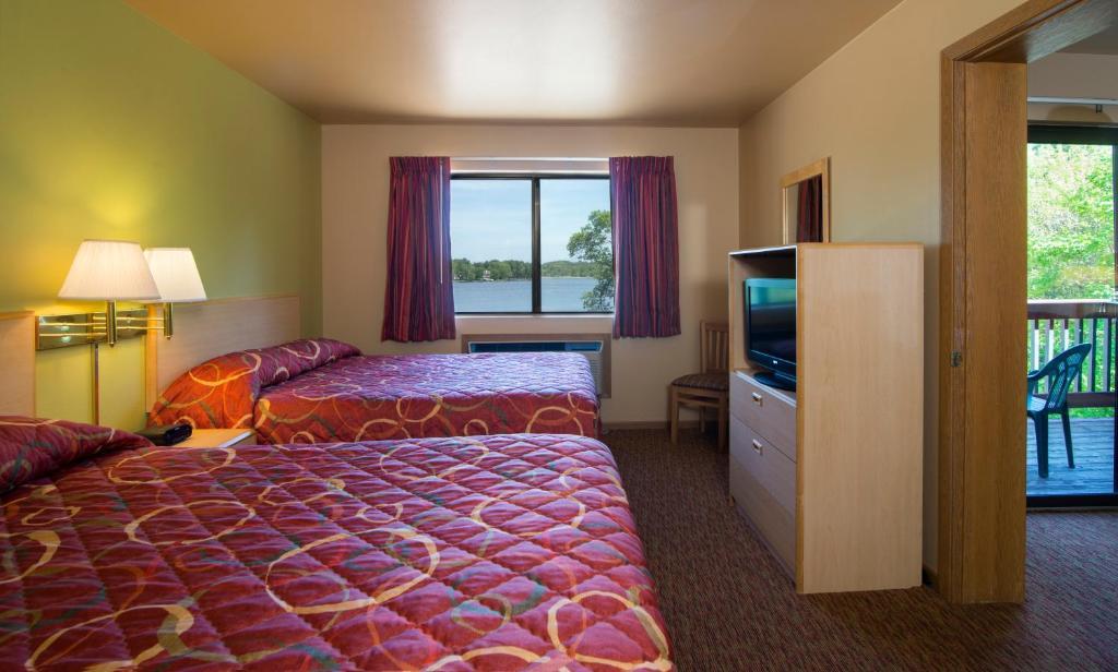 Bakers Sunset Bay Resort Lake Delton Chambre photo